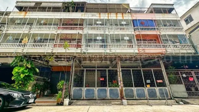 อาคารพาณิชย์ 3.5 ชั้น ลาดพร้าววังหิน 26 ราคาถูกมาก - ลาดพร้าว MRT โชคชัย 4